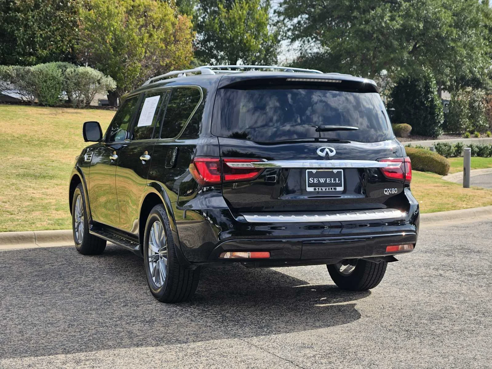 Used 2021 Black Obsidian INFINITI LUXE image 5