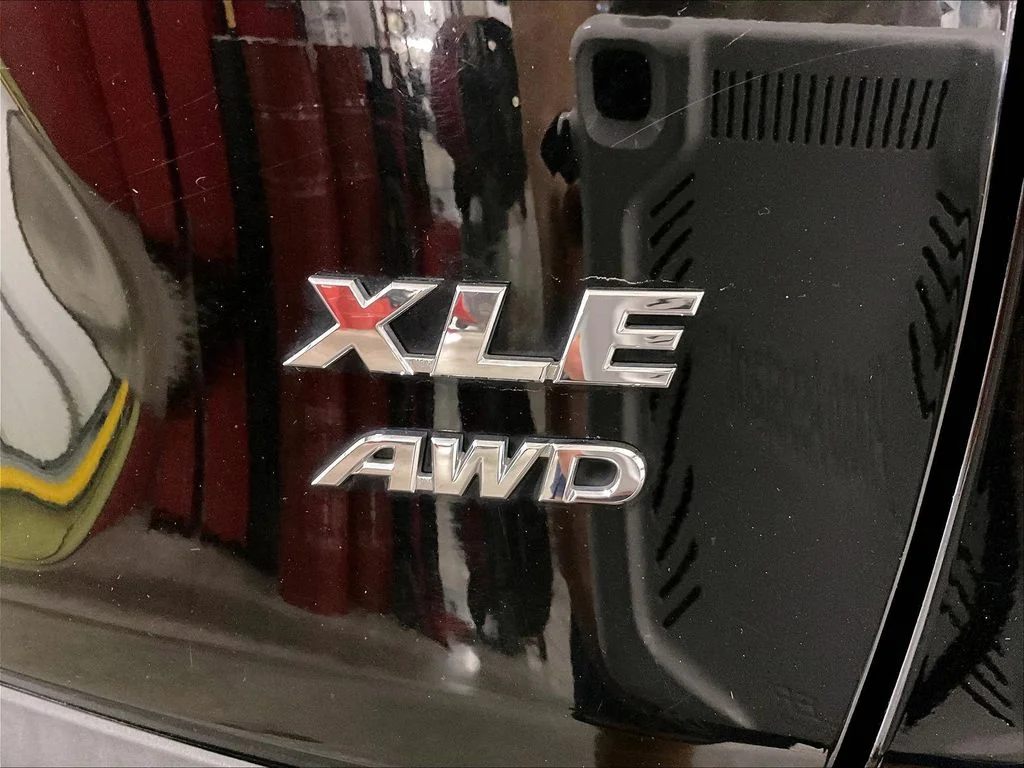 Used 2021 Black Toyota XLE image 11