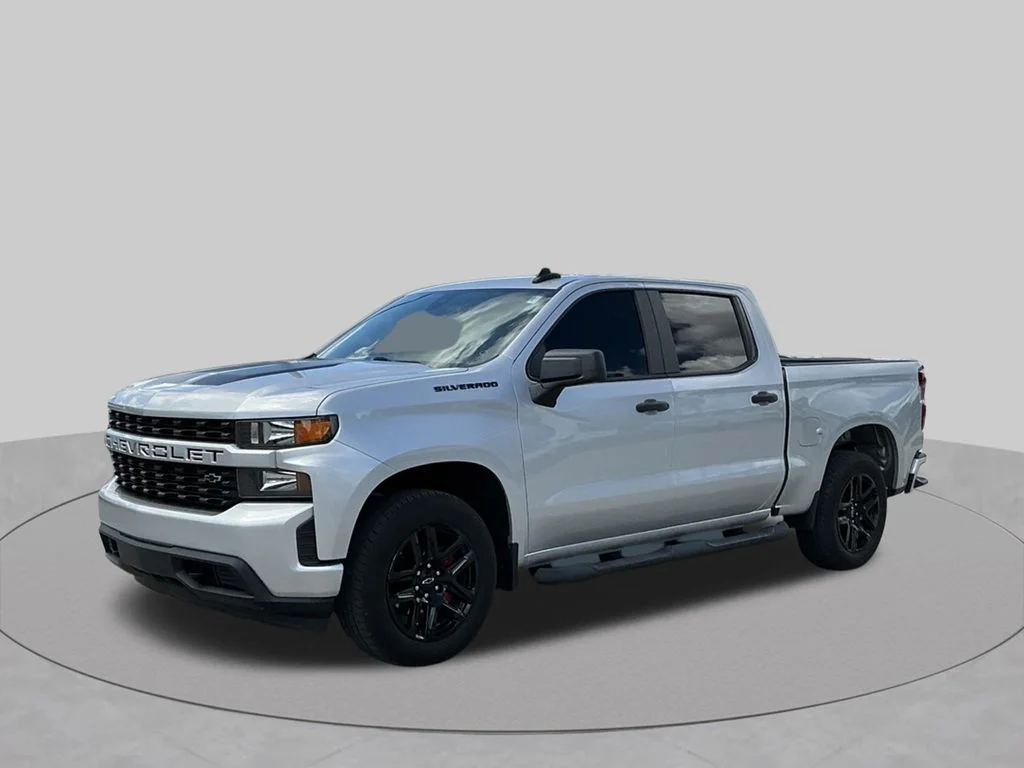 Used 2022 Silver Chevrolet Custom image 2