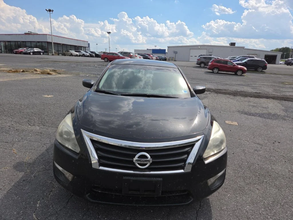 Used 2013 Black Nissan 2.5 SV image 2