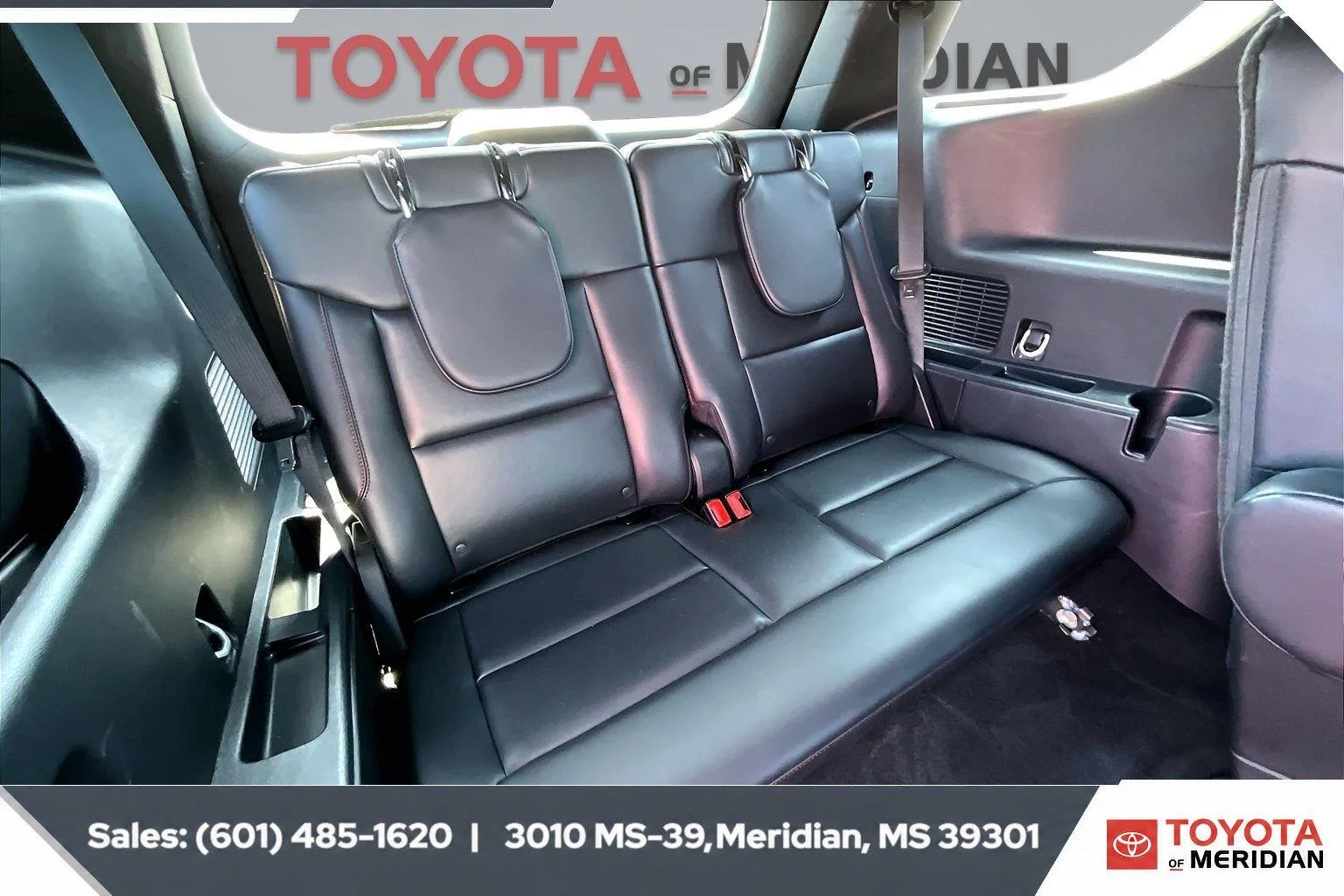 Used 2025 Star White Metallic Tri-Coat Ford ST-Line image 21