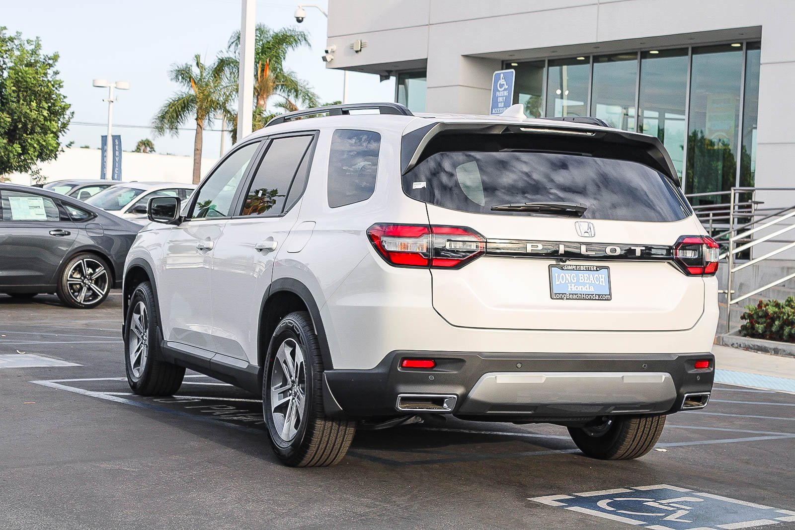 New 2026 Platinum White Pearl Honda EX-L image 8