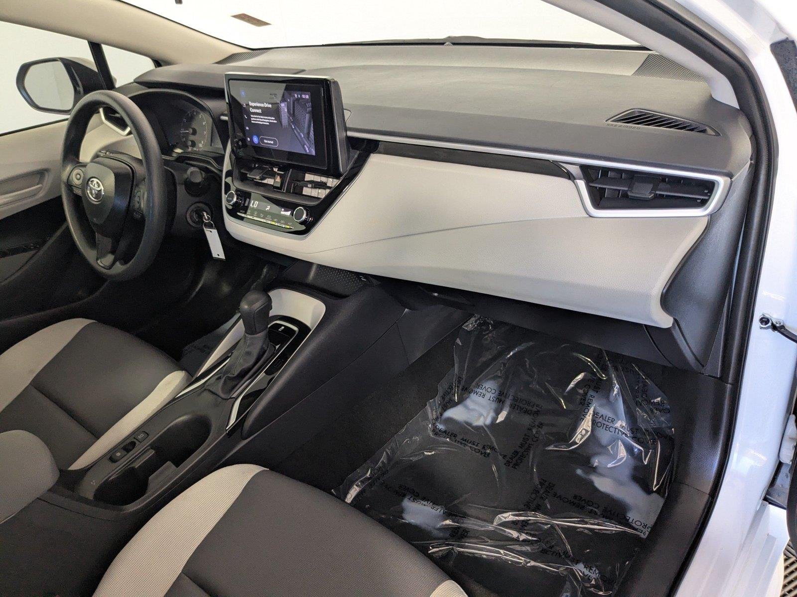 Used 2025 Ice Cap Toyota LE image 28