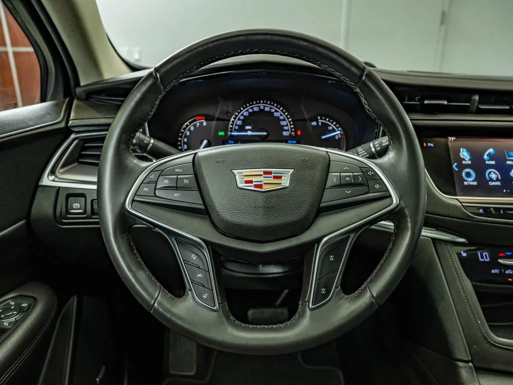 Used 2017 Silver Coast Metallic Cadillac Luxury image 23