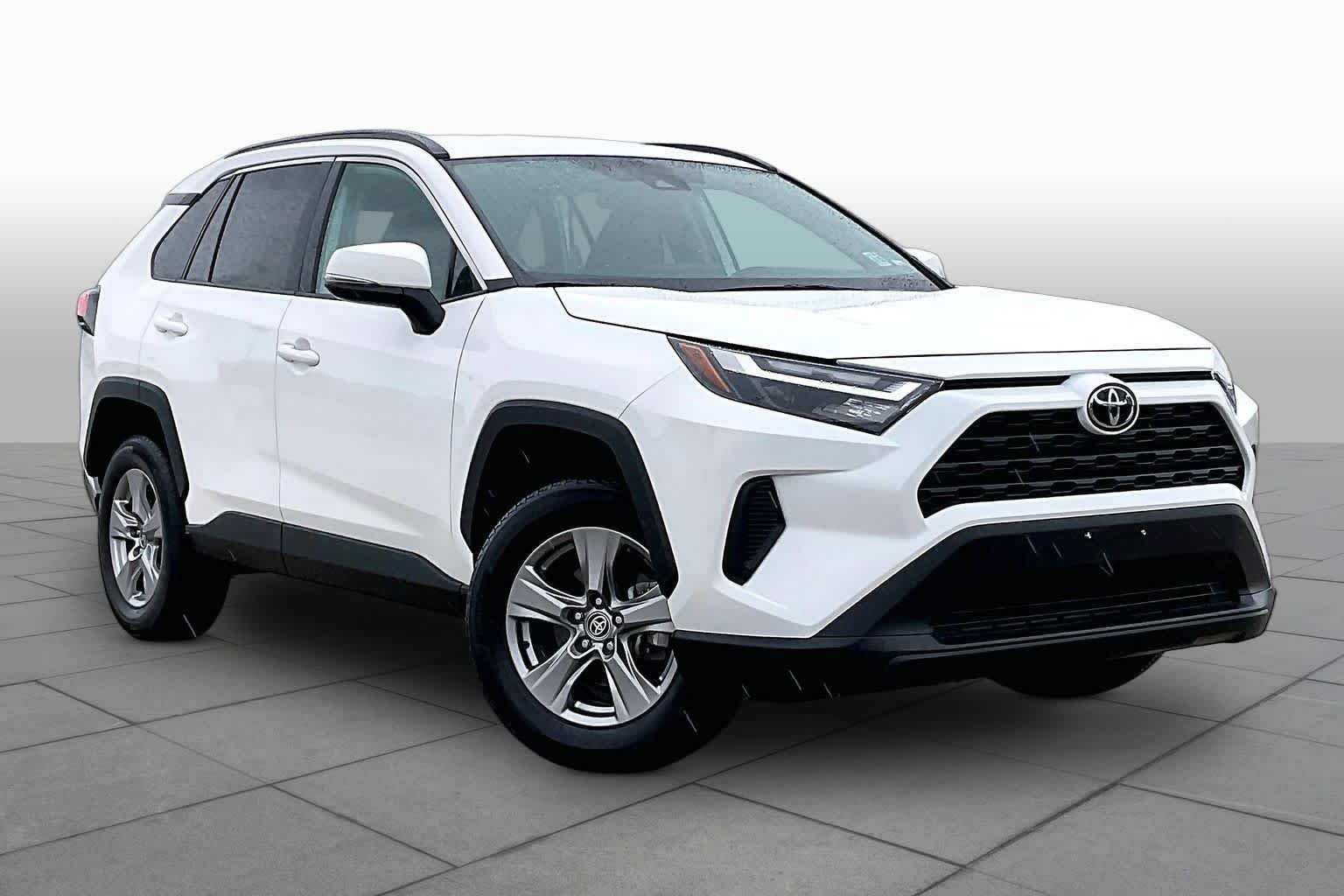 Used 2025 Ice Cap Toyota XLE image 4