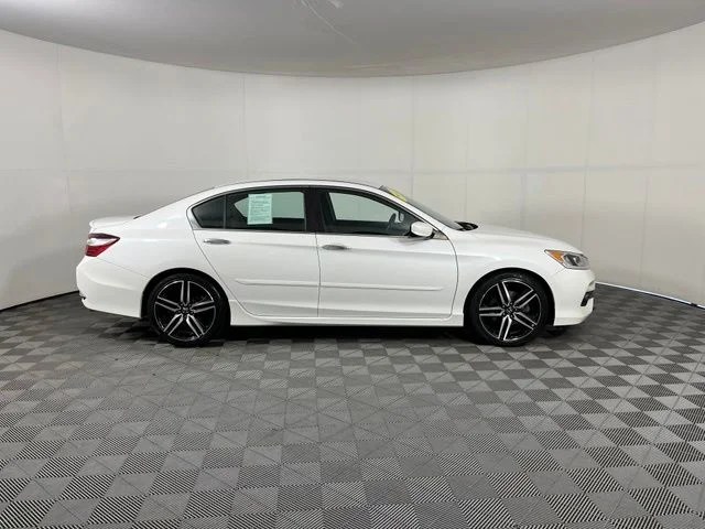 Used 2017  Honda Sport Special Edition image 8