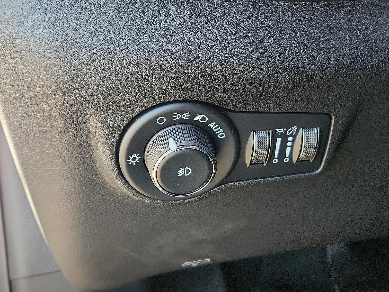 New 2026 White Jeep LATITUDE ALTITUDE 4X4 image 13