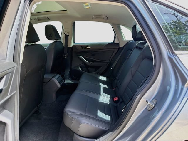 Used 2021 Pyrite Silver Metallic Volkswagen SEL image 21