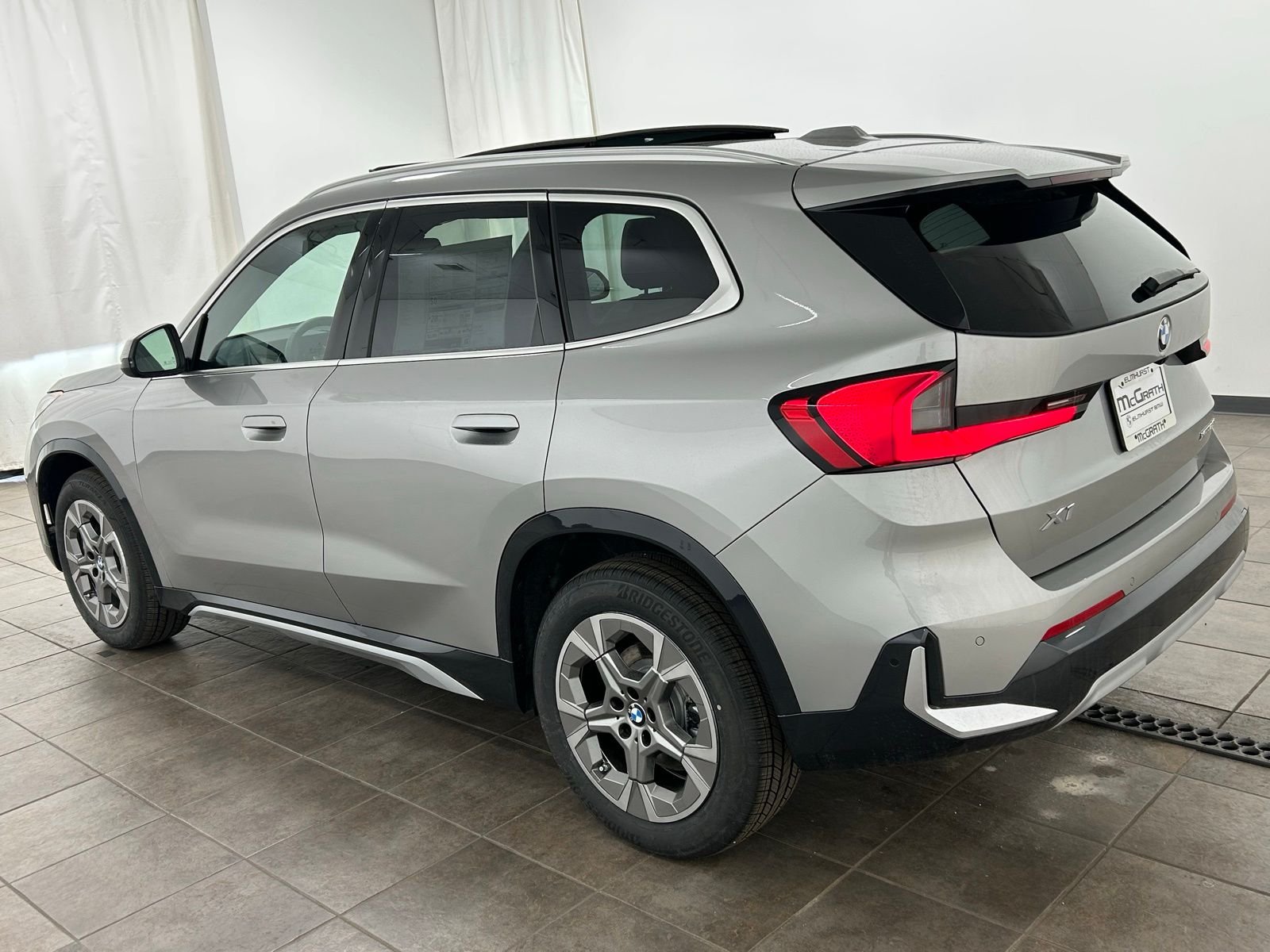 New 2026 Space Silver Metallic BMW xDrive28i image 3