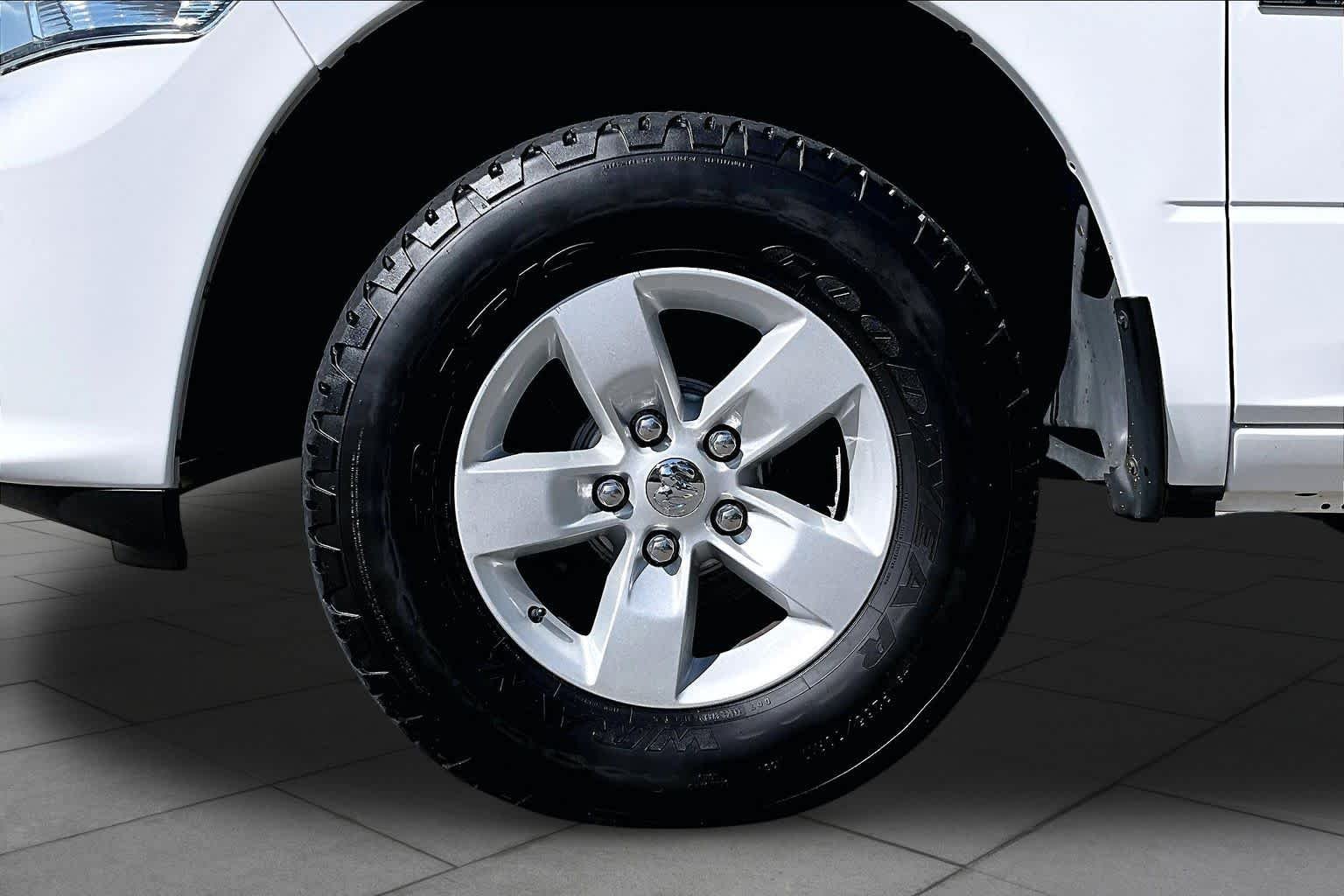 Used 2019 Bright White Clearcoat Ram Express image 11