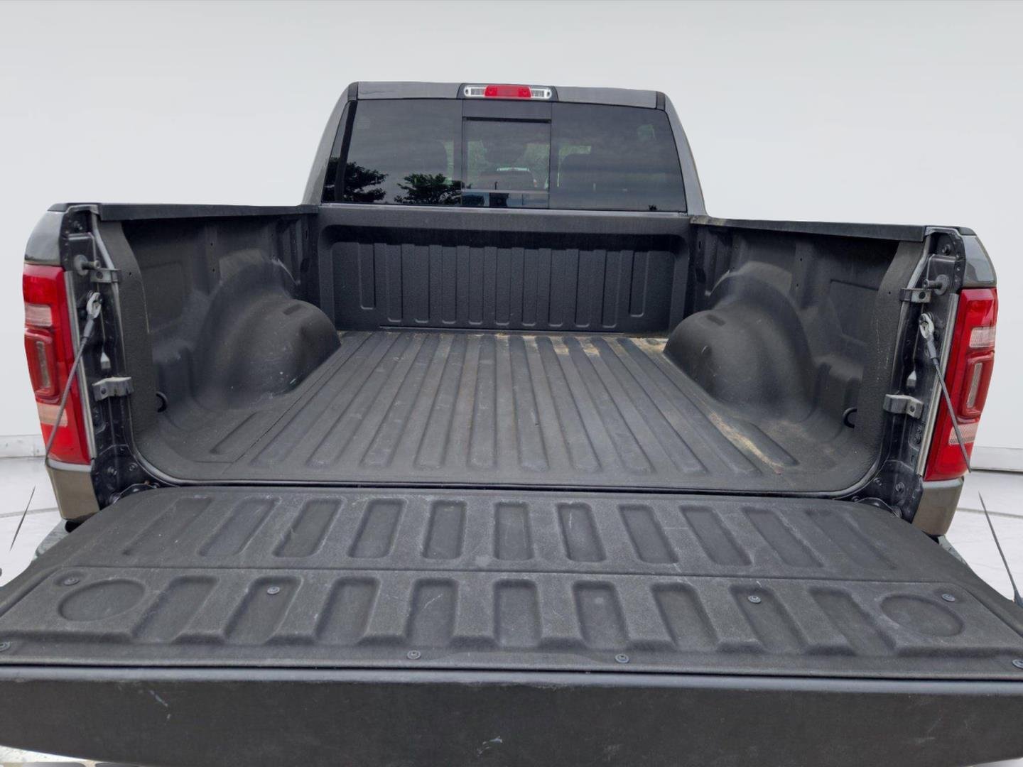 Used 2023 Granite Crystal Metallic Clearcoat Ram Laramie image 25