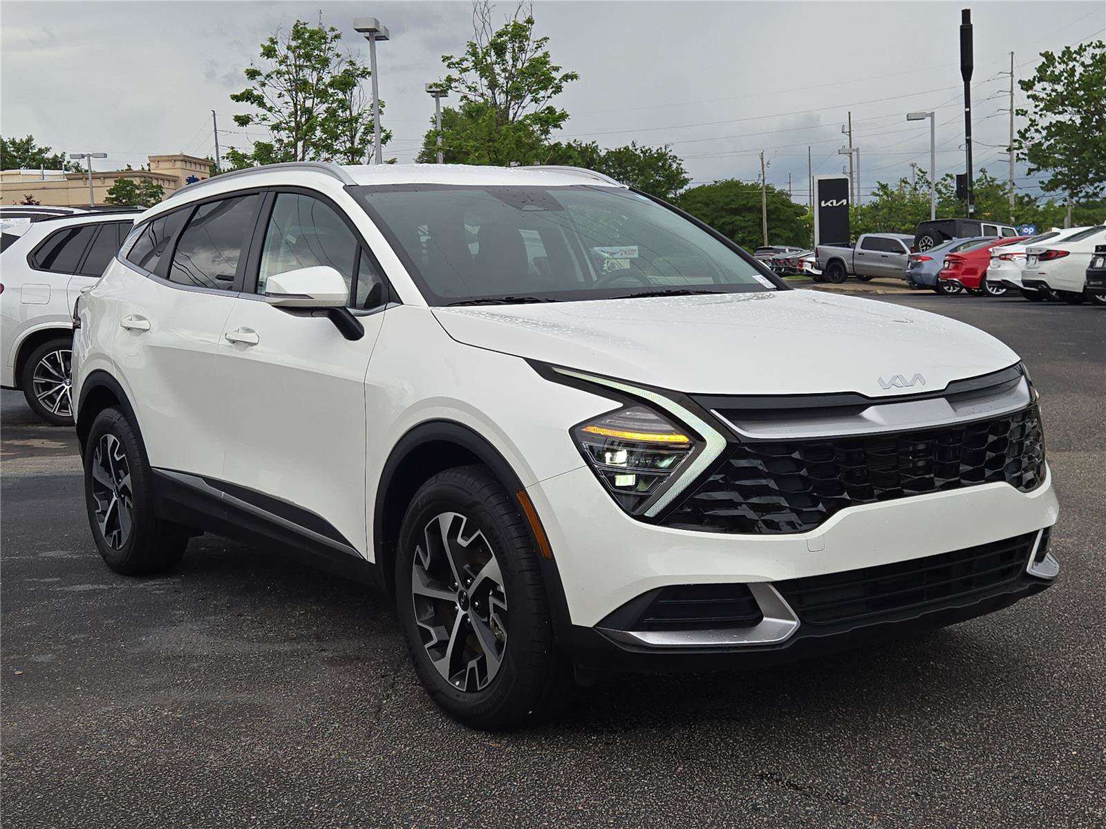 Used 2025 Snow White Pearl Kia EX image 3