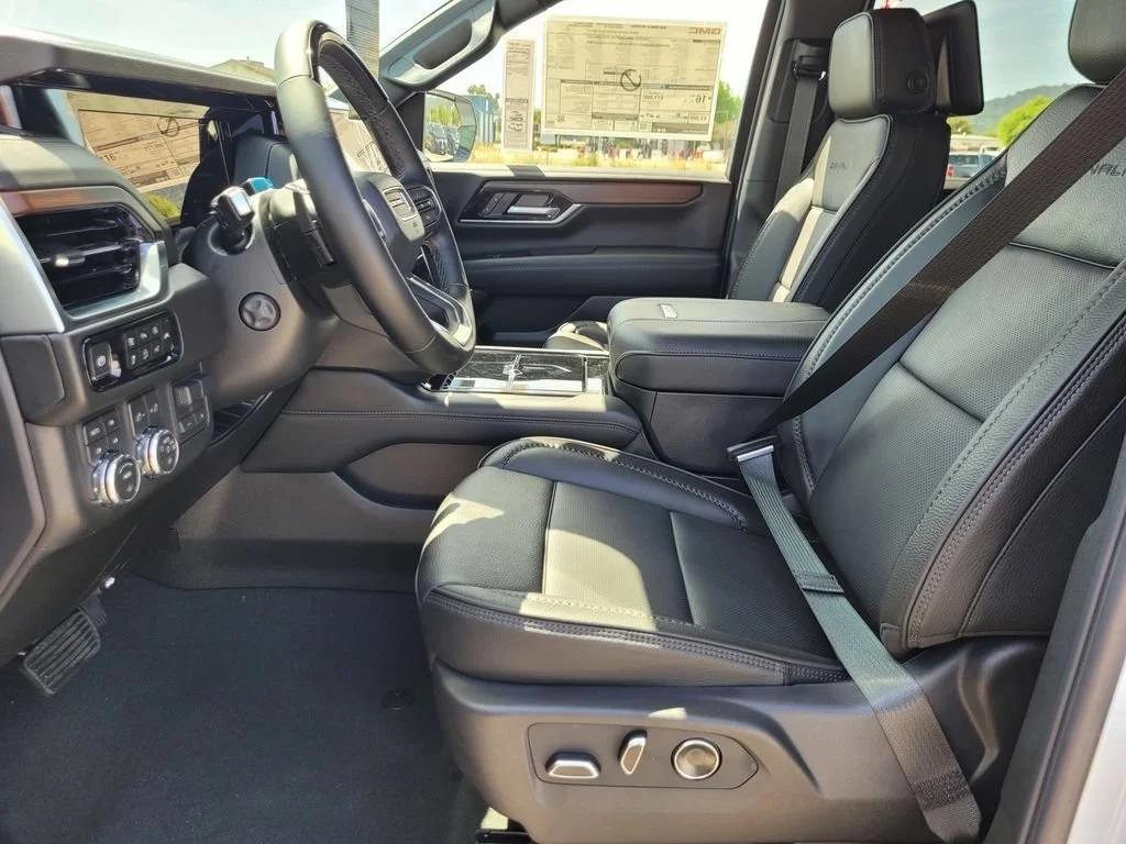 2026 GMC Yukon XL Denali - Photo 13