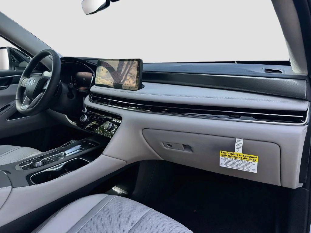 New 2027 RADIANT WHITE INFINITI Luxe FWD image 33