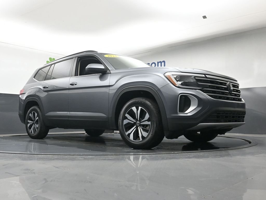 Used 2024 Gray Volkswagen 2.0T SE image 27