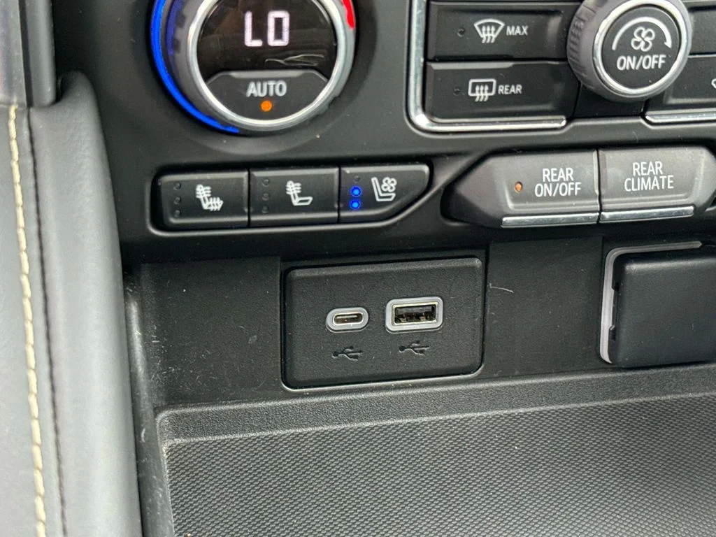 Used 2022 Iridescent Pearl Tricoat Chevrolet Premier image 39