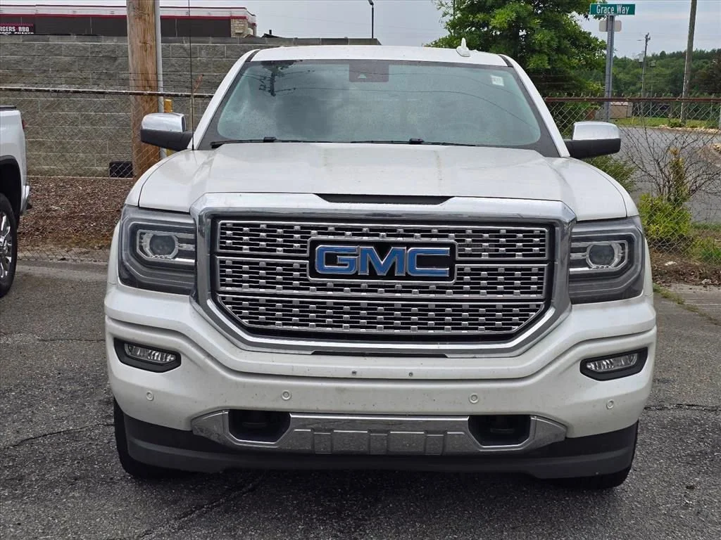 Used 2018 WHITE FROST TRICOAT GMC Denali image 6