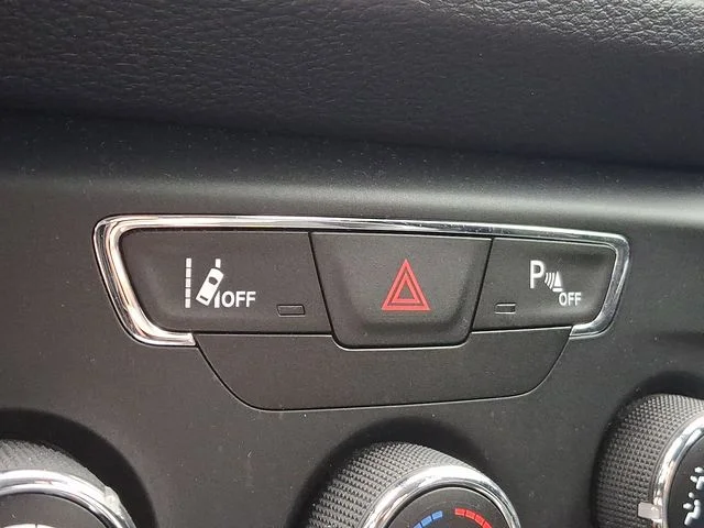 Used 2018 Silver Jeep Latitude image 28