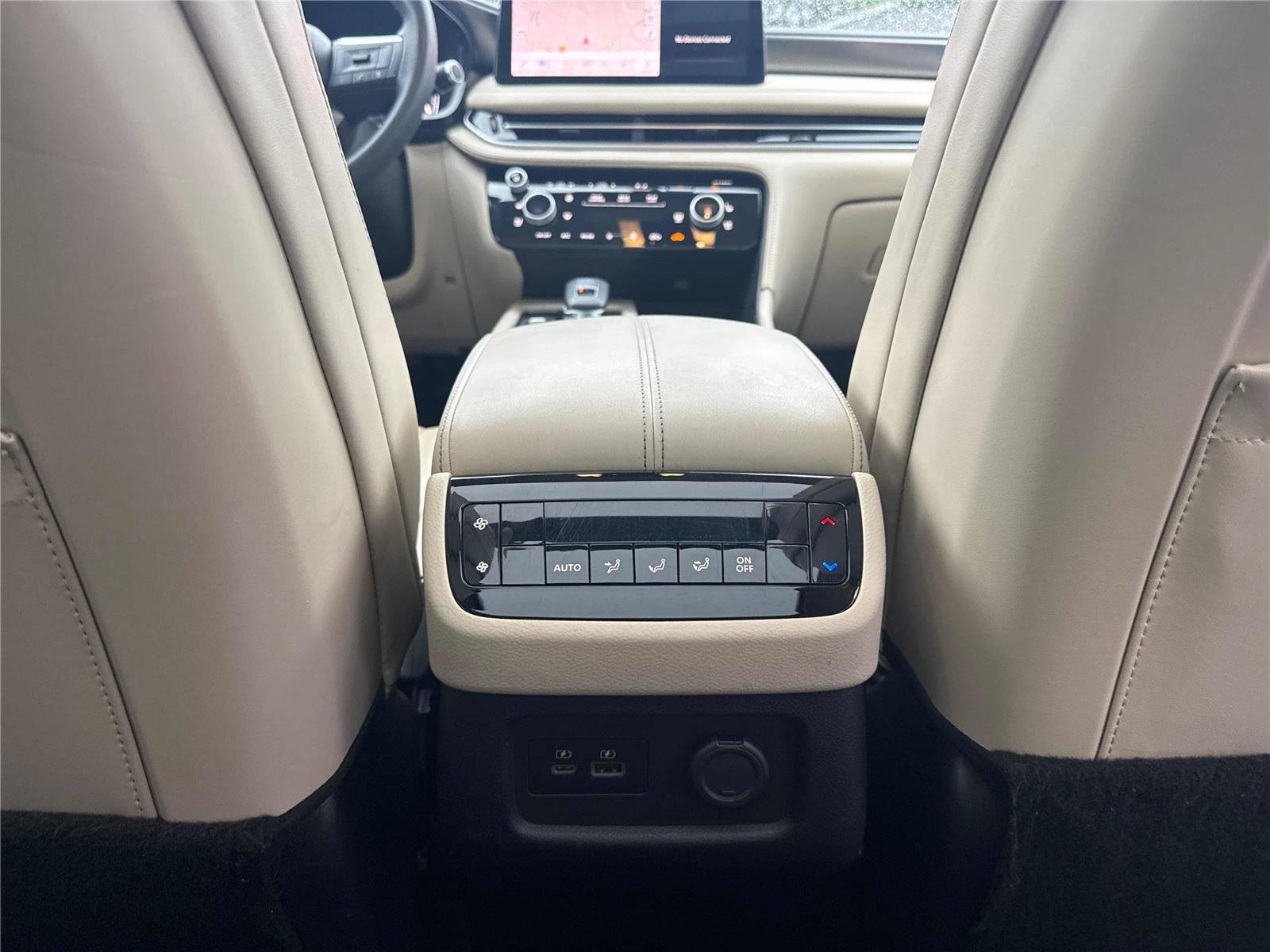 Used 2023 Majestic White INFINITI LUXE image 32