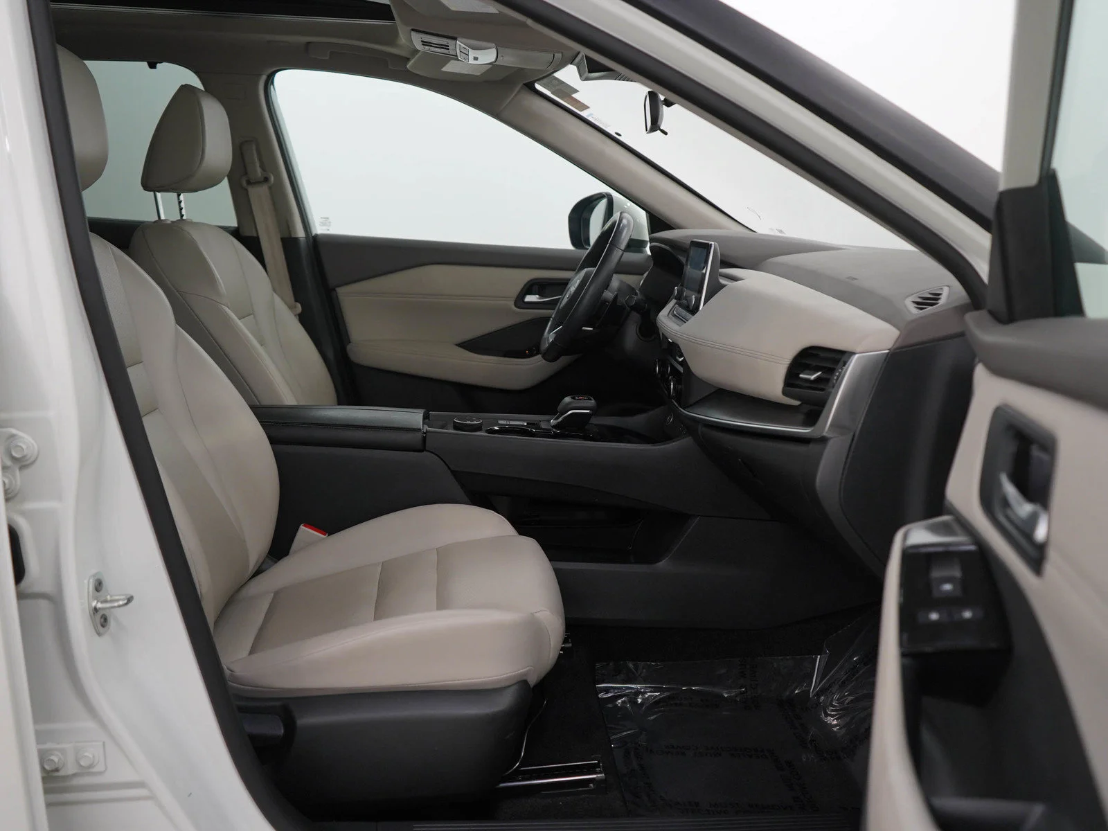 Used 2023 Pearl White Tricoat Nissan SV image 11