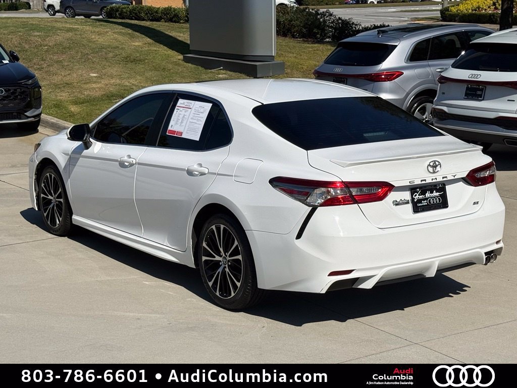Used 2018 White Toyota SE image 11