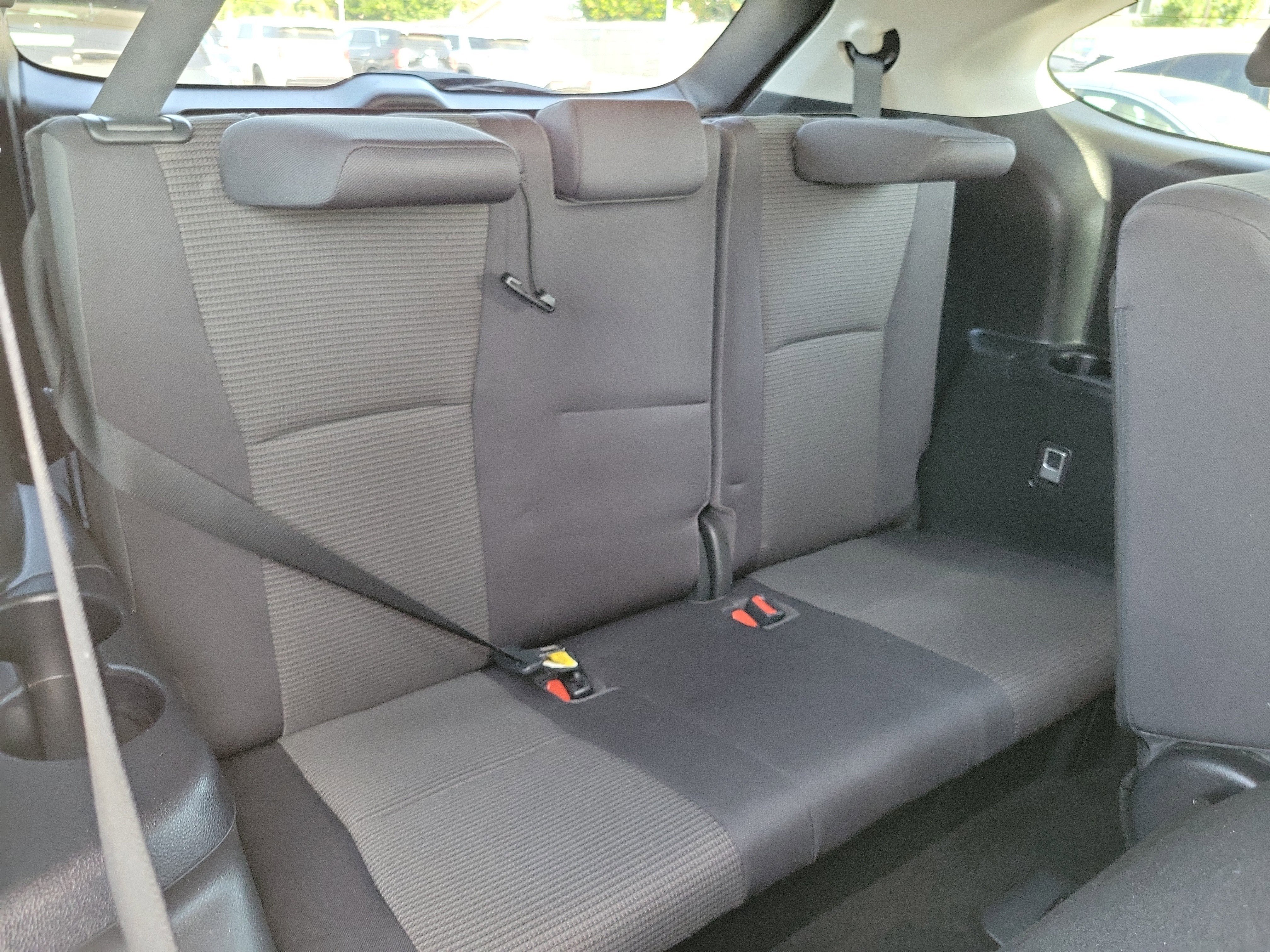 2021 Toyota Highlander LE - Photo 22