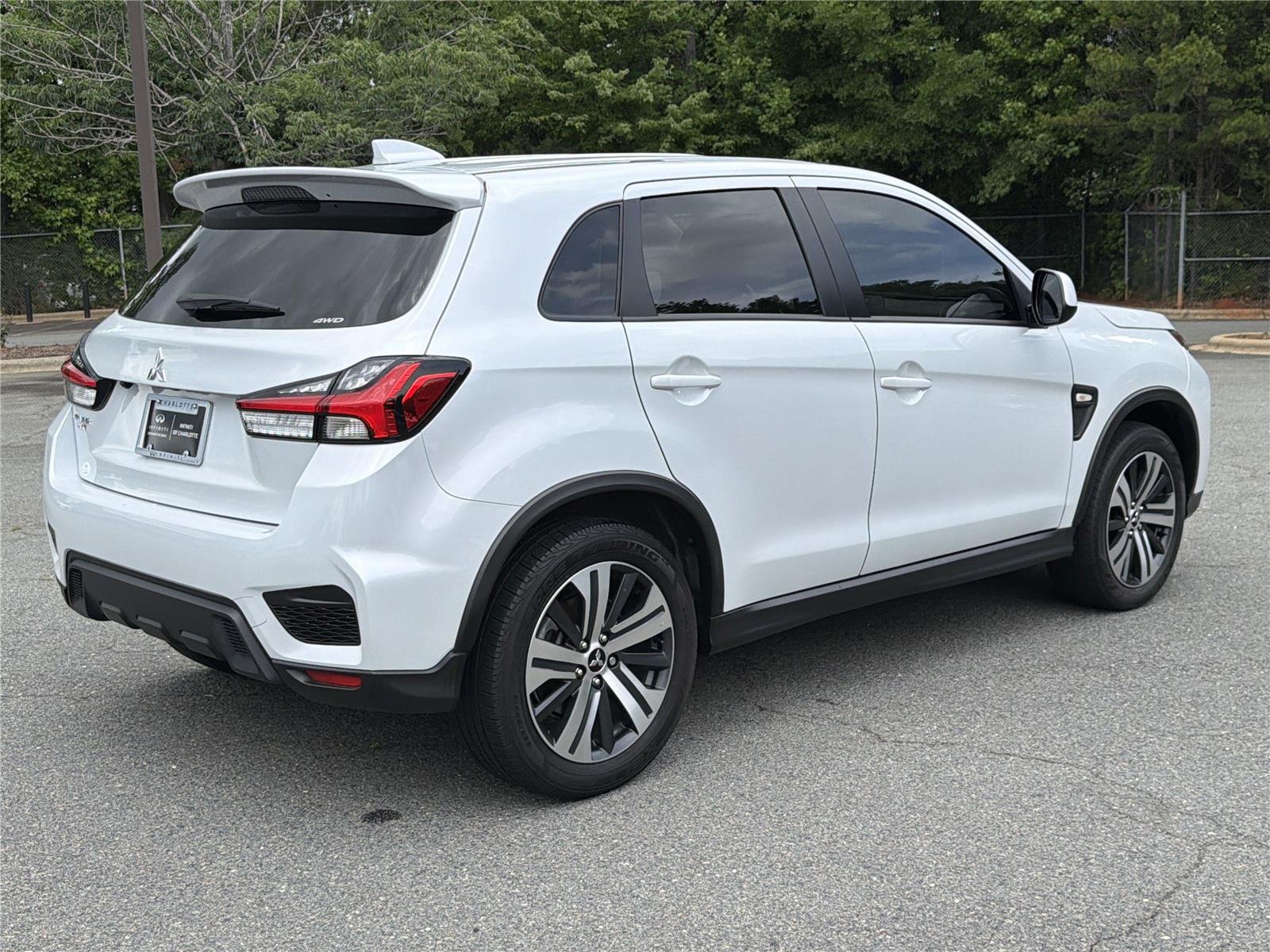 Used 2023 White Diamond Mitsubishi ES image 27