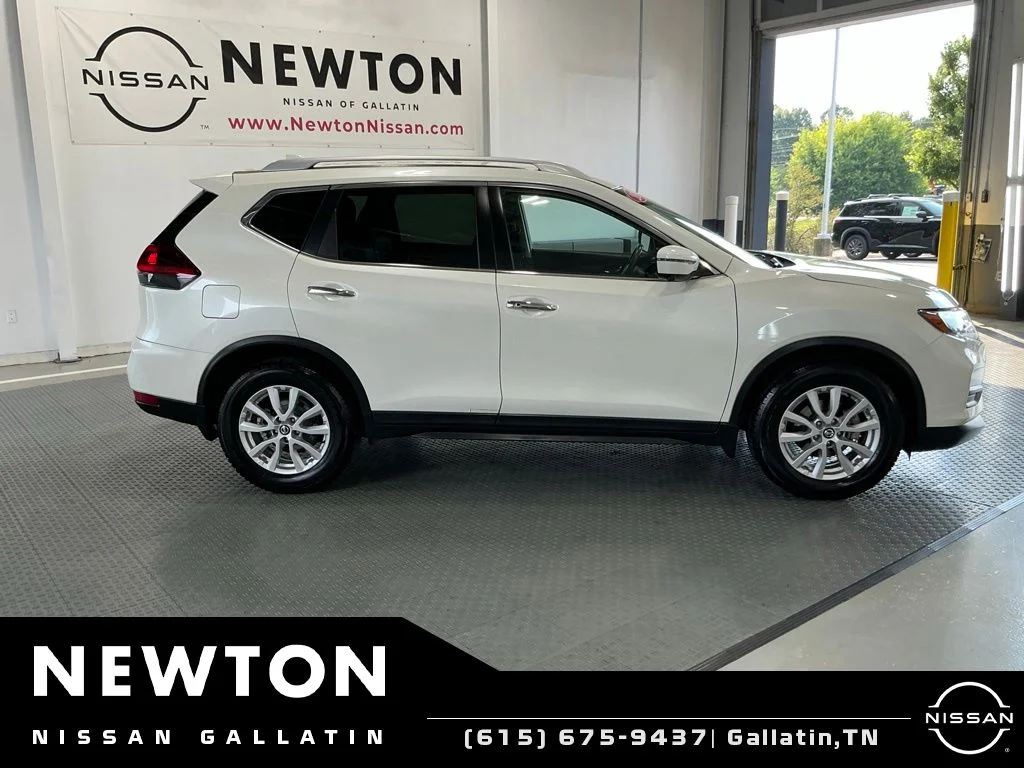 Used 2018 Pearl White Nissan SV image 4