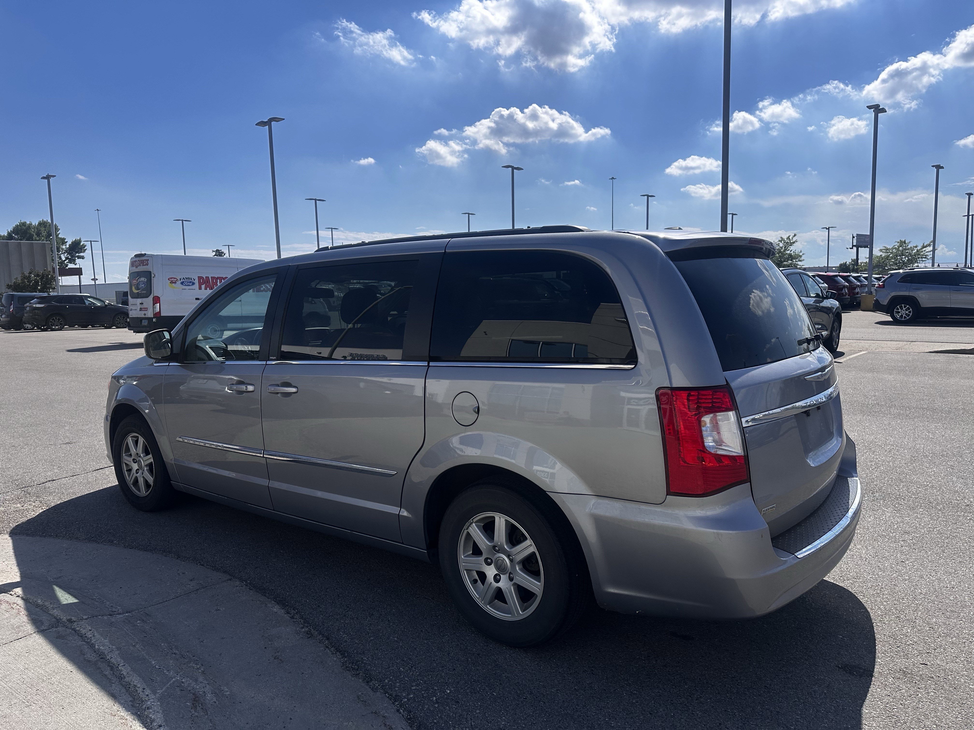 Used 2013 Billet Clearcoat Metallic Chrysler Touring image 3