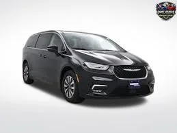 2022 Chrysler Pacifica Pinnacle's photo