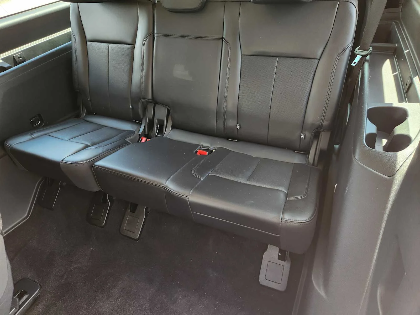 Used 2023 Agate Black Metallic Ford XLT image 29