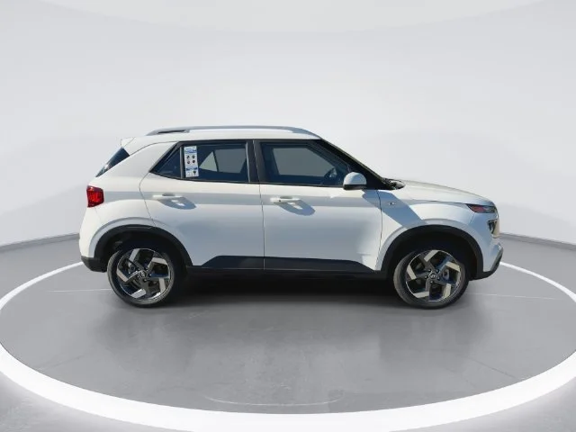 Used 2026 White Hyundai SEL image 9
