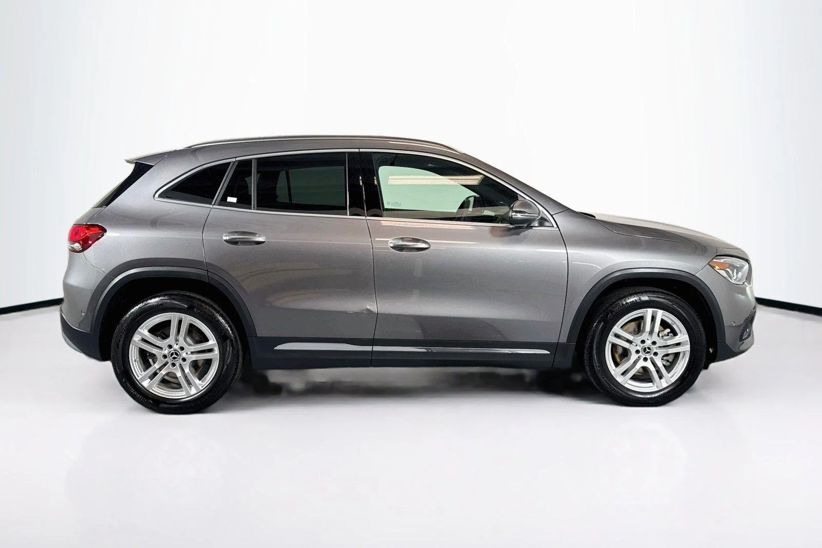 Used 2023 Mountain Grey Metallic Mercedes-Benz GLA 250 image 4