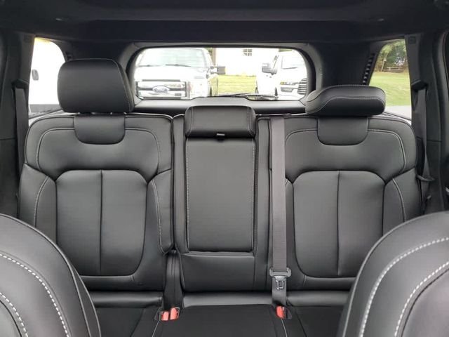 New 2025 Velvet Red Pearl-Coat Exterior Paint Jeep Limited image 13