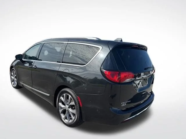 Used 2018 Black Chrysler Limited image 3