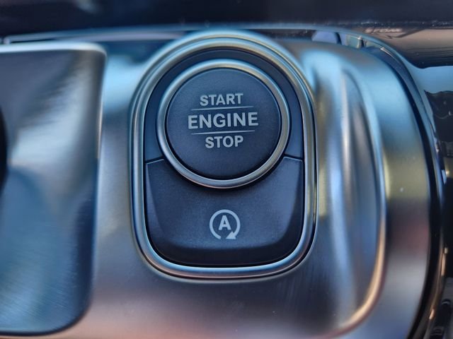 New 2026 Polar White Mercedes-Benz GLB 250 image 22