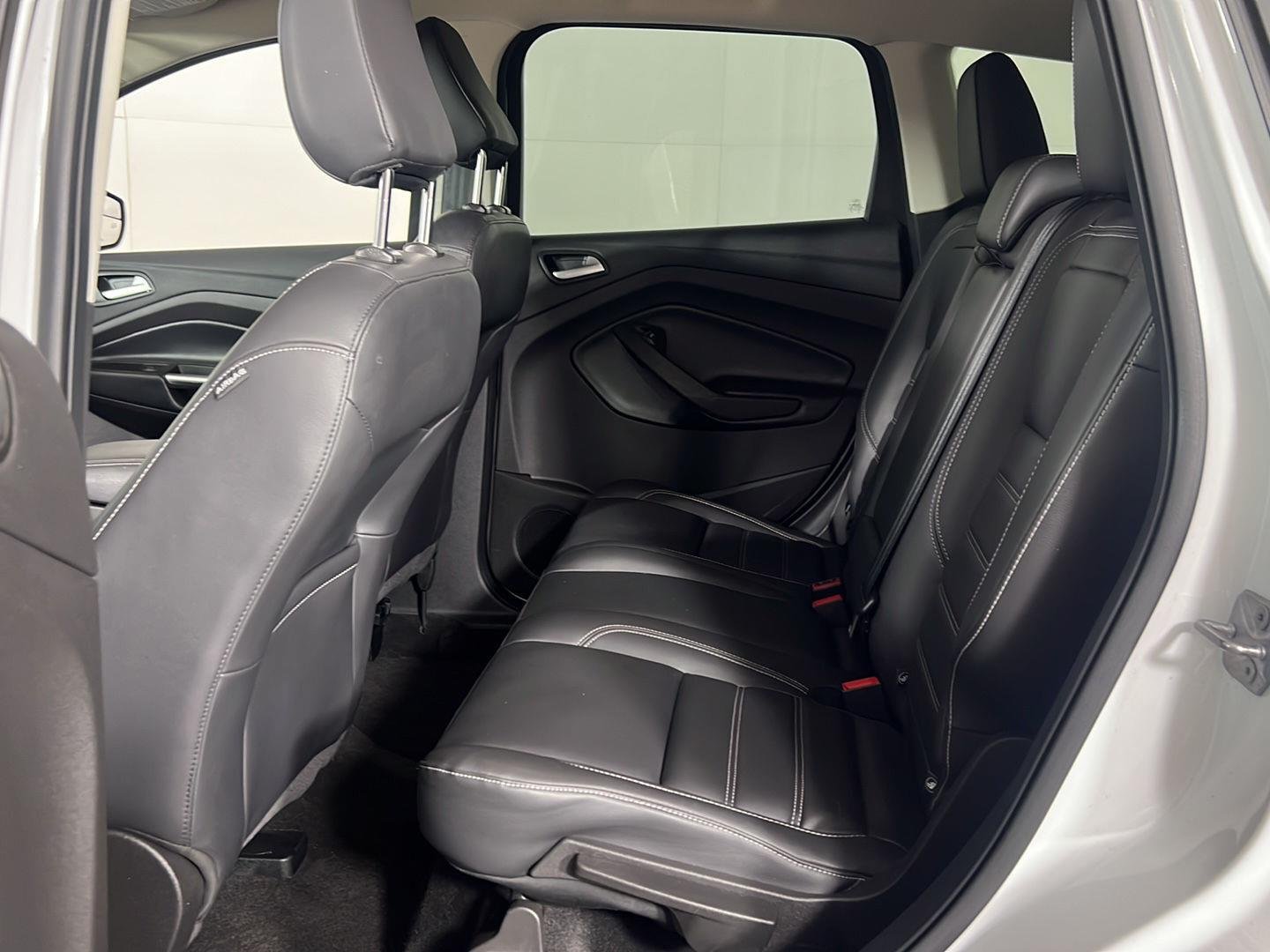 Used 2019 Oxford White Ford SEL image 18