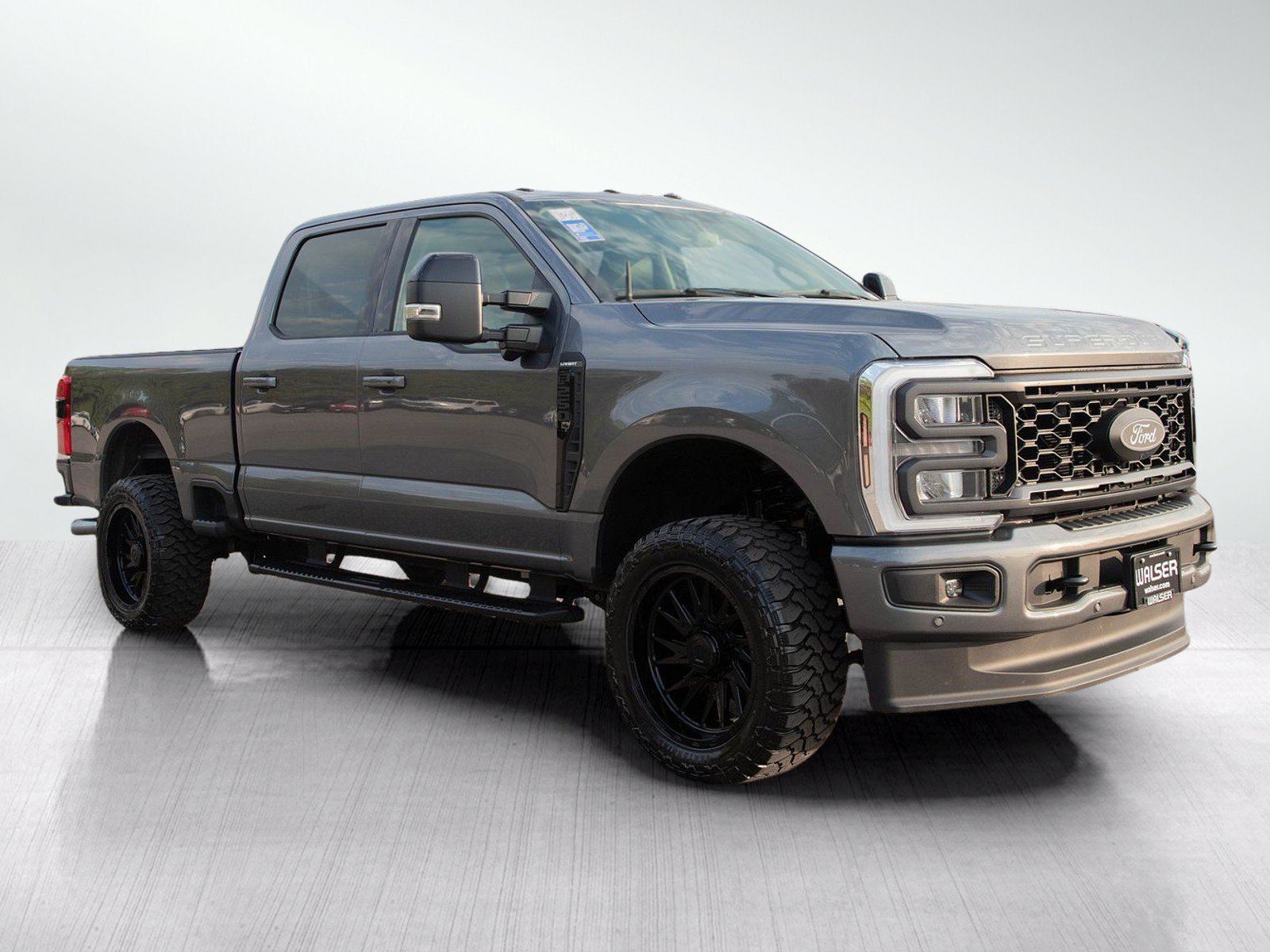Used 2024  Ford  image 8