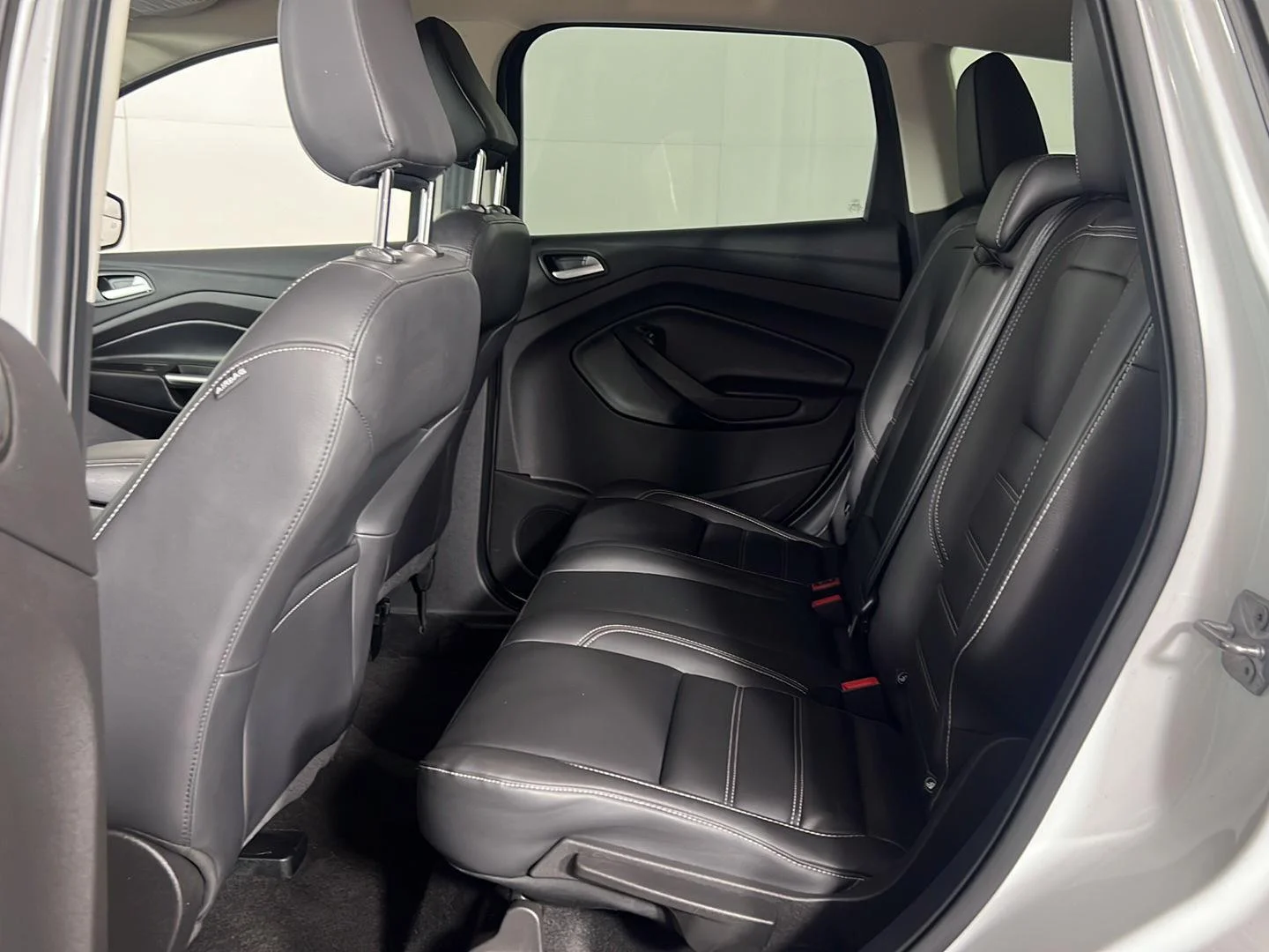 Used 2019 Oxford White Ford SEL image 18