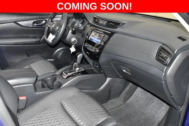 Used 2017 Blue Nissan S image 23