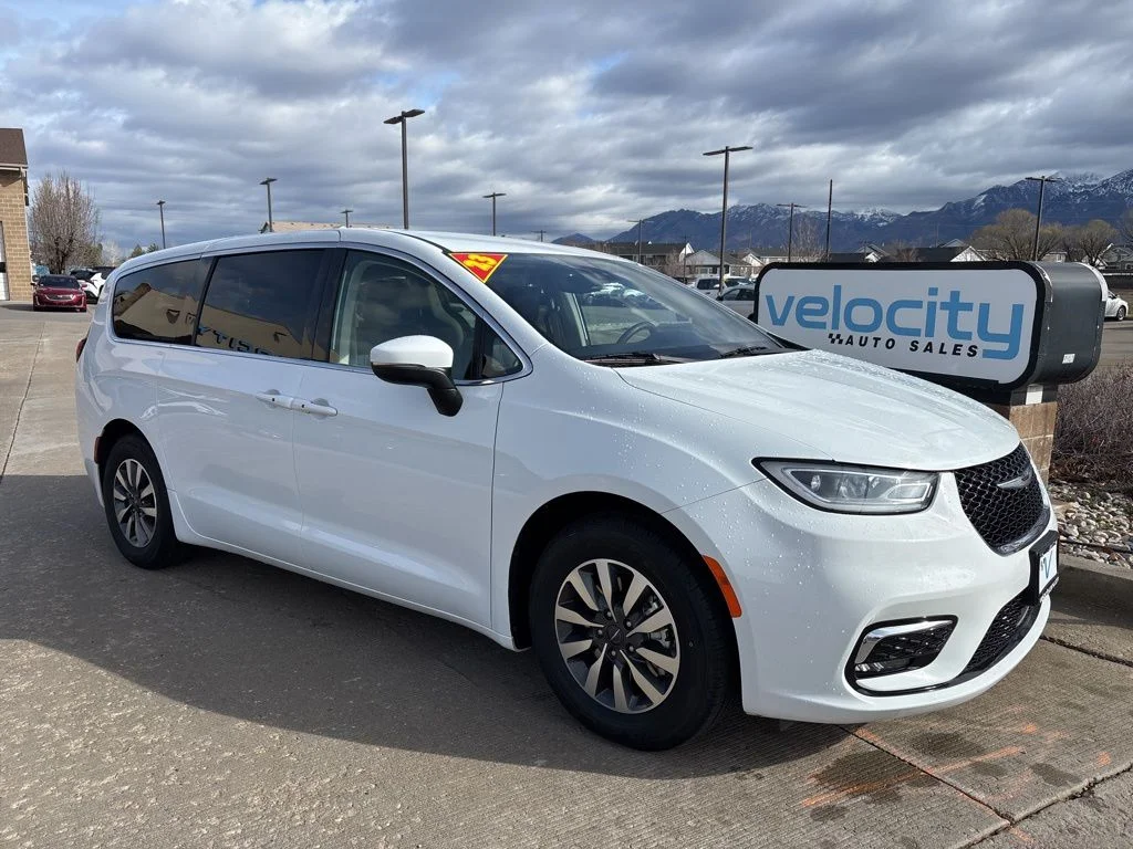 2023 Chrysler Pacifica Hybrid Touring L