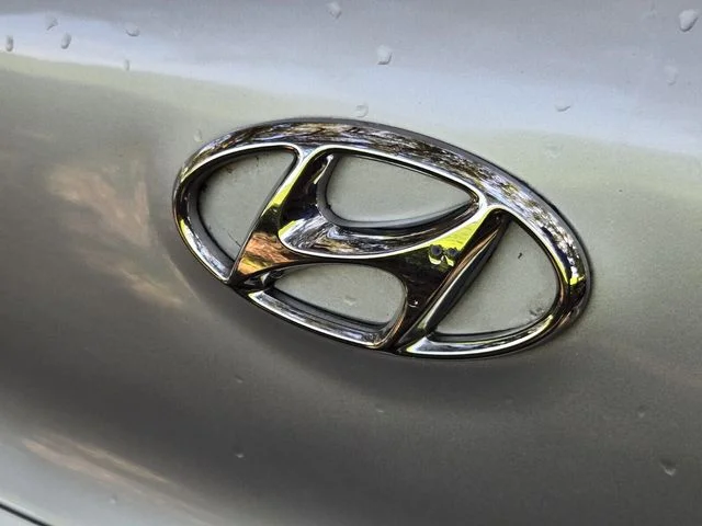 Used 2018 Silver Hyundai SEL image 9
