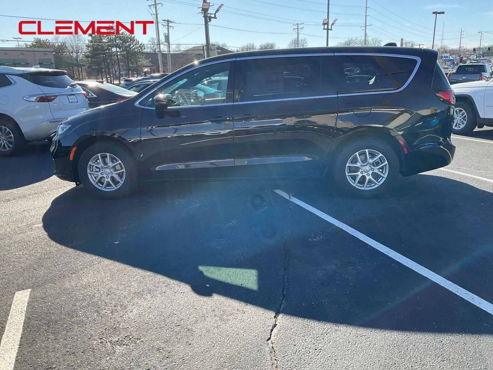 New 2026 Diamond Black Crystal Pearl-Coat Exterior Paint Chrysler Select image 2
