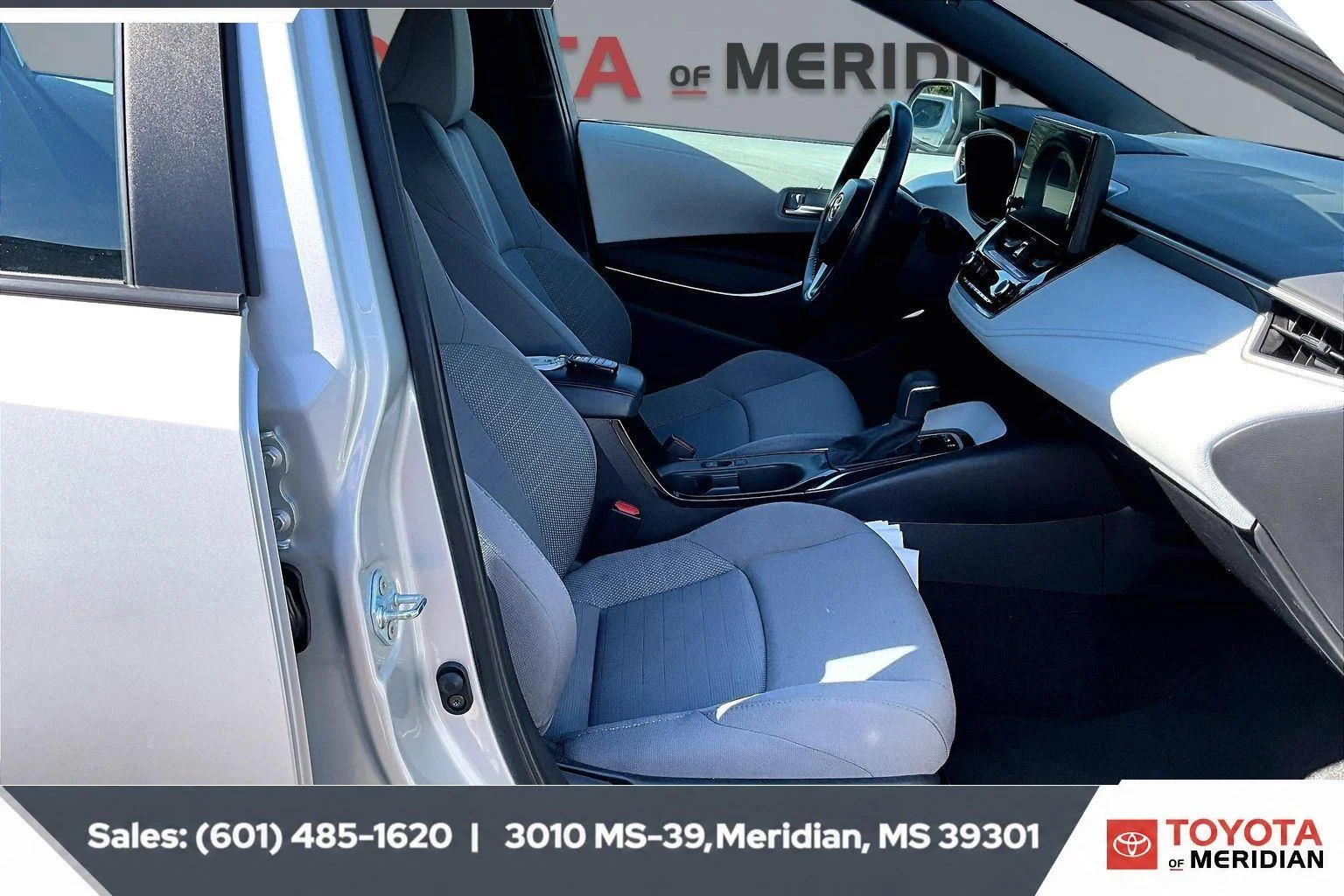 Used 2025 Classic Silver Metallic Toyota SE image 6