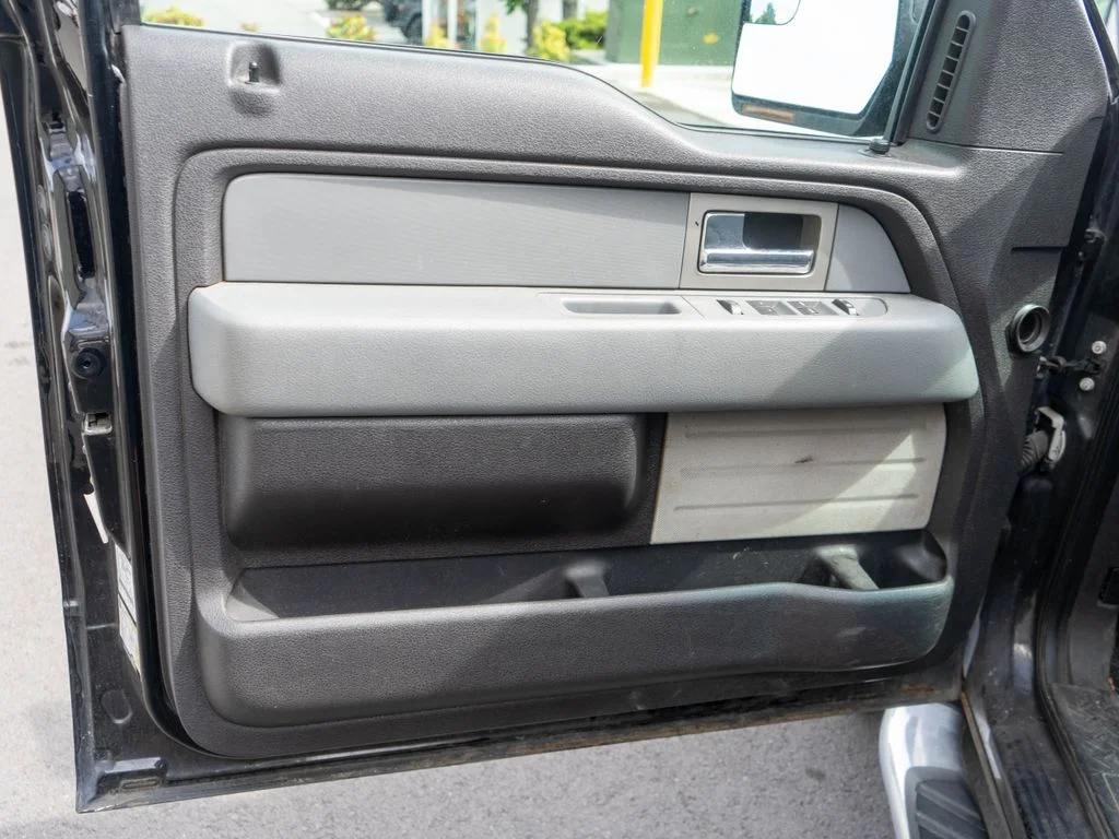 Used 2011 Black Ford XLT image 23