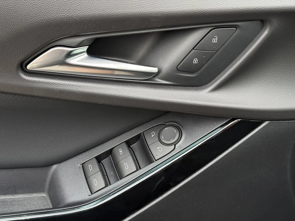 New 2027 Mosaic Black Metallic Chevrolet LT image 15