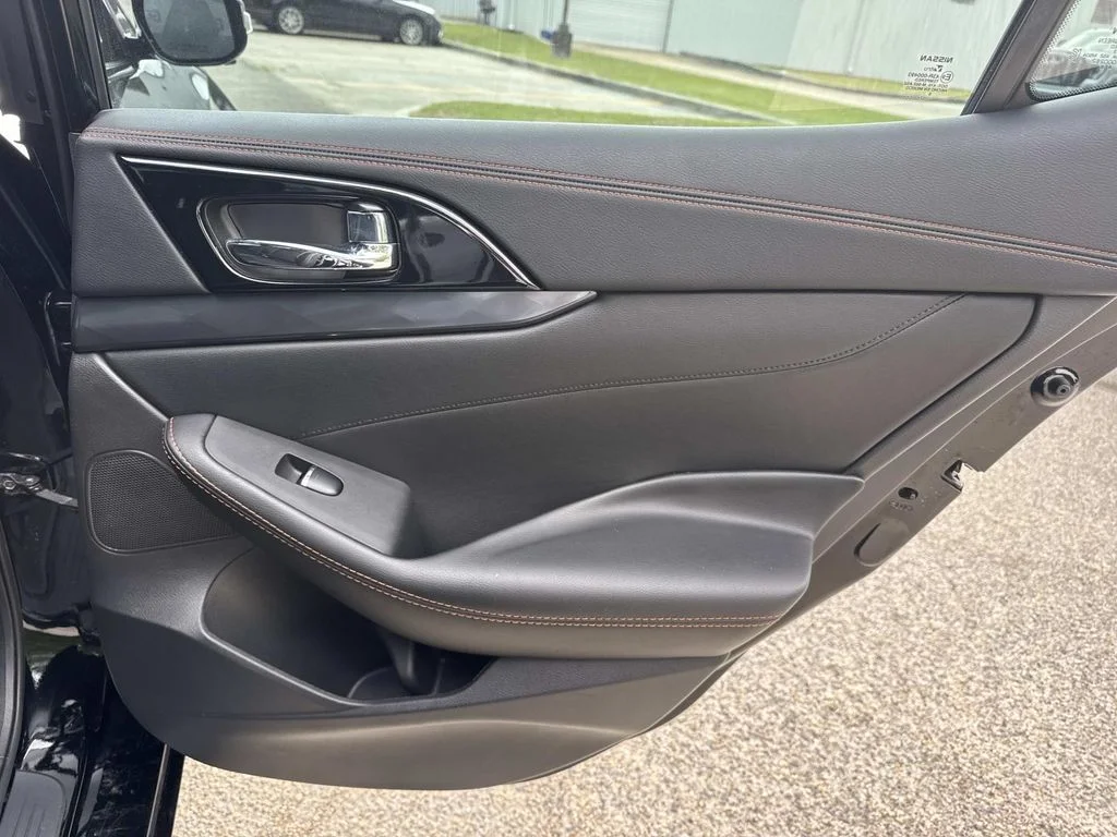 Used 2023 Black Nissan SR image 19