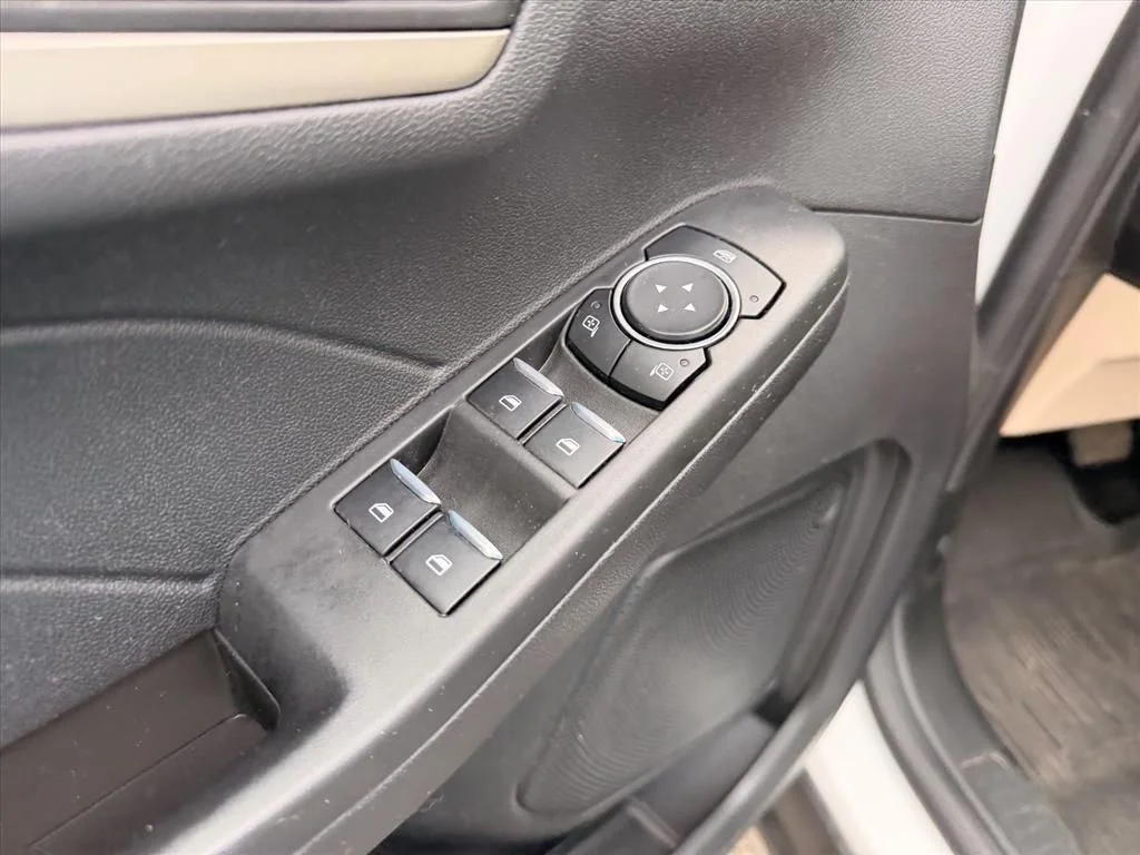 Used 2022 White Ford SE image 18