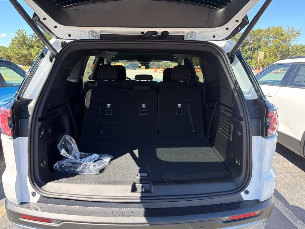 New 2027 Summit White GMC Elevation image 30