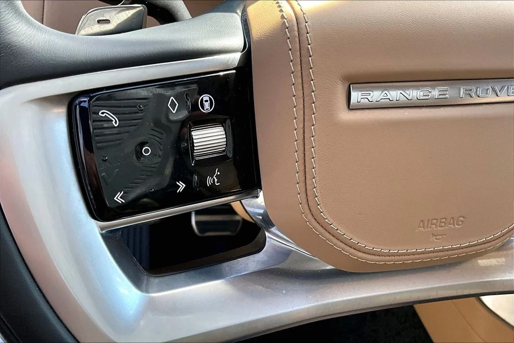 Used 2024 White Land Rover SE image 19